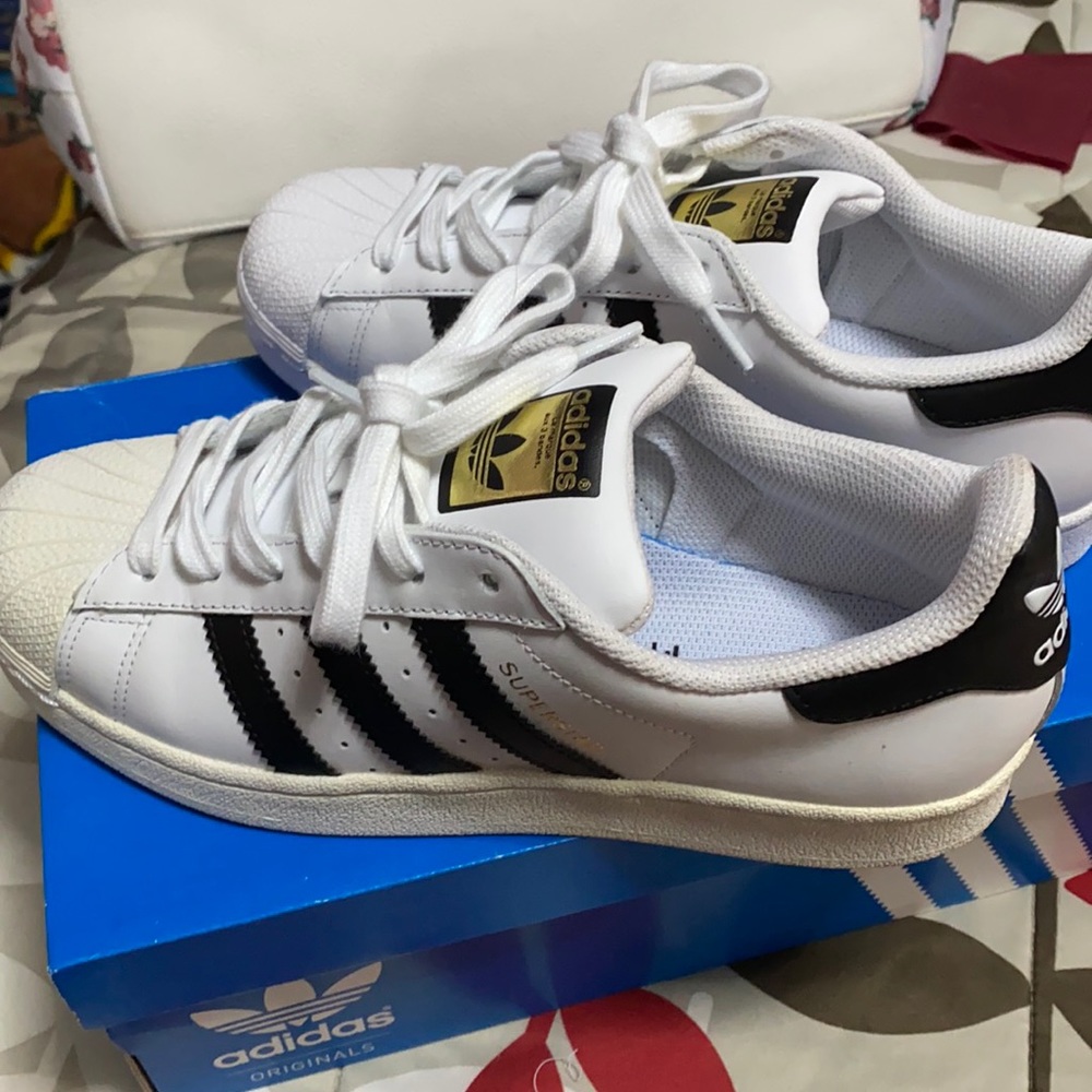 Superstar J Adidas Sneakers.